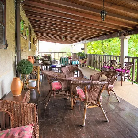 Sleeps 20 With Pool And Wifi